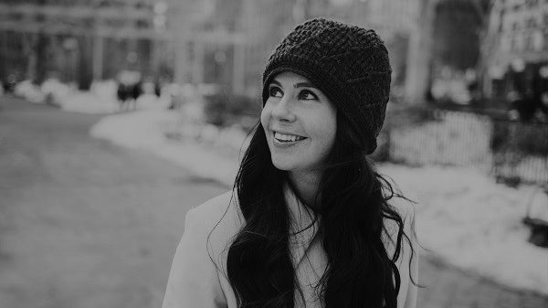 Risers and Shiners: Alexandra Janelli, The Hypnotherapist and Expert in Relaxation